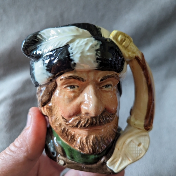 Vintage Small Royal Doulton Character Toby Jug The Trapper Royal Doulton #6612 - Picture 3 of 9